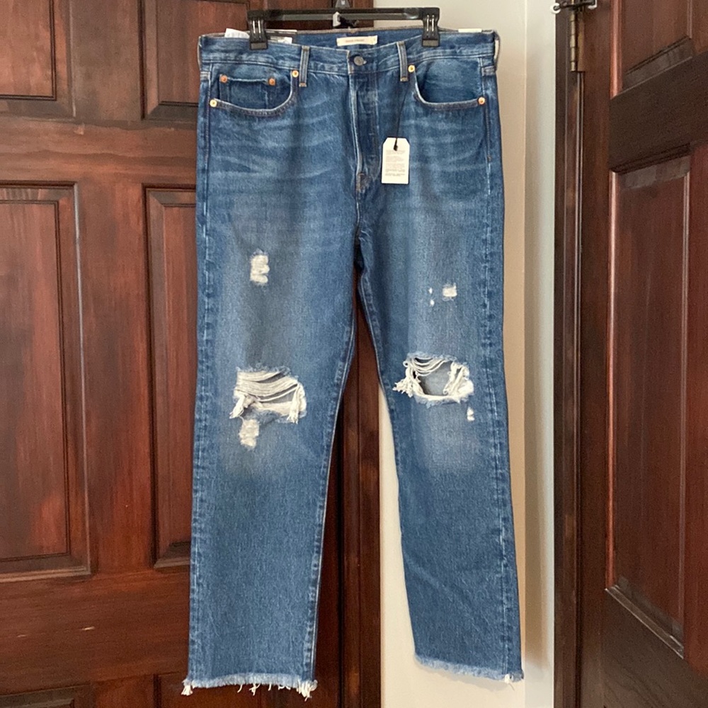 Distressed Levi’s Wedgie Straight Jeans